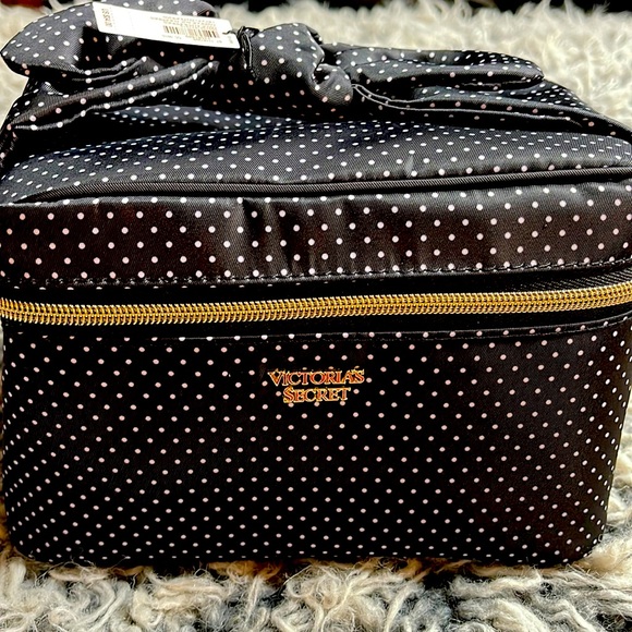 Cute Cosmetic Bag❤️❤️❤️💃🏽💃🏽💃🏽😍😍💕 - Picture 1 of 4